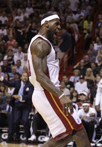 东契奇复出吞3连败！轰25+5+7提前投降 6失误正负值-25难辞其咎（东契奇复出仍吞三连败：25分5板7助难救主，6失误+正负值-25难逃质疑）