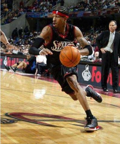 东契奇38+11詹姆斯10分 湖人负太阳7连胜被终结（东契奇轰38+11，詹姆斯仅10分，湖人不敌太阳，七连胜告破）