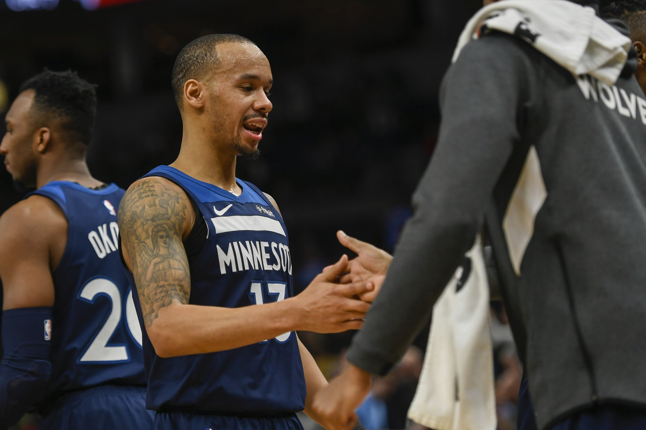 杨毅：CBA公司完全错误判断了经济版权形势 到哪儿谈都撇着大嘴（杨毅批评CBA公司误判版权与经济形势，谈判处处狮子大开口）