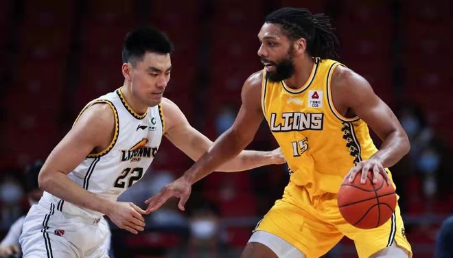 图片报：阿德耶米妻子希望他能选择一个欧洲大城市作为下一站（图片报：阿德耶米妻子盼他将下一站选在欧洲大都市）