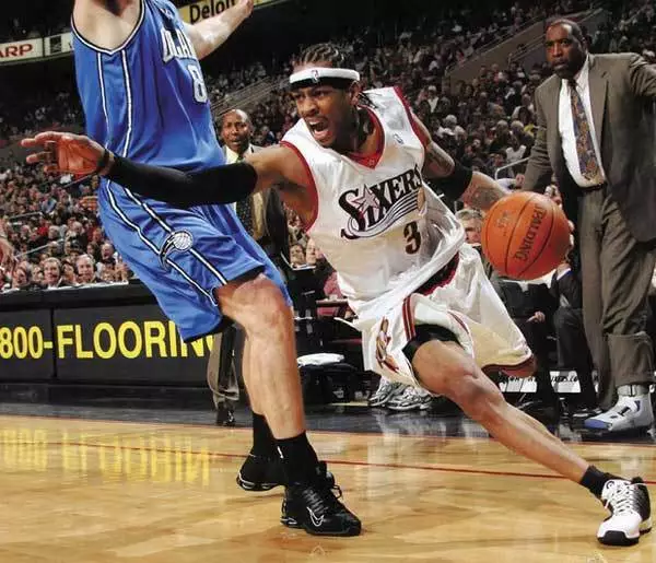 谢文能：感谢一年来支持球队的所有人，谢谢你们的支持和陪伴（谢文能：感恩这一年所有支持与陪伴球队的你们）