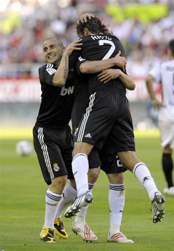 NBL公布最新MVP榜：科顿第一、戴维斯反超索比升至第二（NBL最新MVP榜出炉：科顿领跑，戴维斯超越索比升至第二）