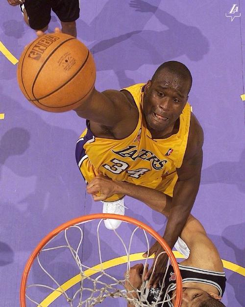 1-5惨败给马赛！尼斯主帅批球队：今晚我们送的礼物太多了（1-5不敌马赛！尼斯主帅痛斥球队：今夜送礼太多）