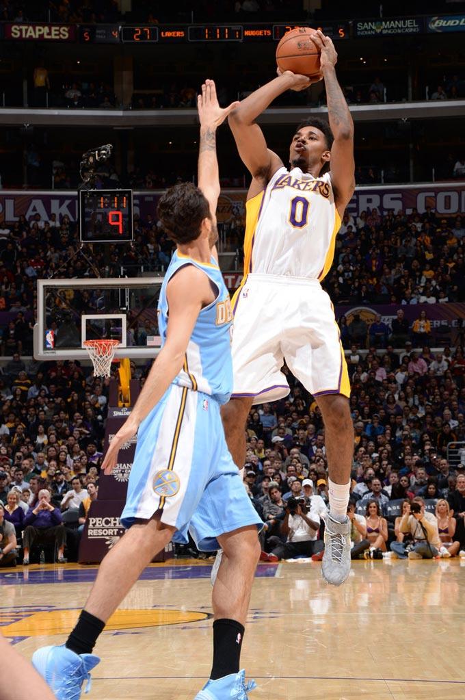 篮球火箭主力后卫投篮效率严重下滑（火箭队主力后卫投篮命中率骤降）