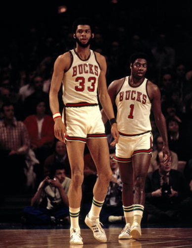 瓦伦西亚vs莱万特：加亚、丹朱马首发，马修-瑞安、阿德里安-德拉富恩特出战（瓦伦西亚战莱万特：加亚、丹朱马首发，马修-瑞安与阿德里安-德拉富恩特登场）