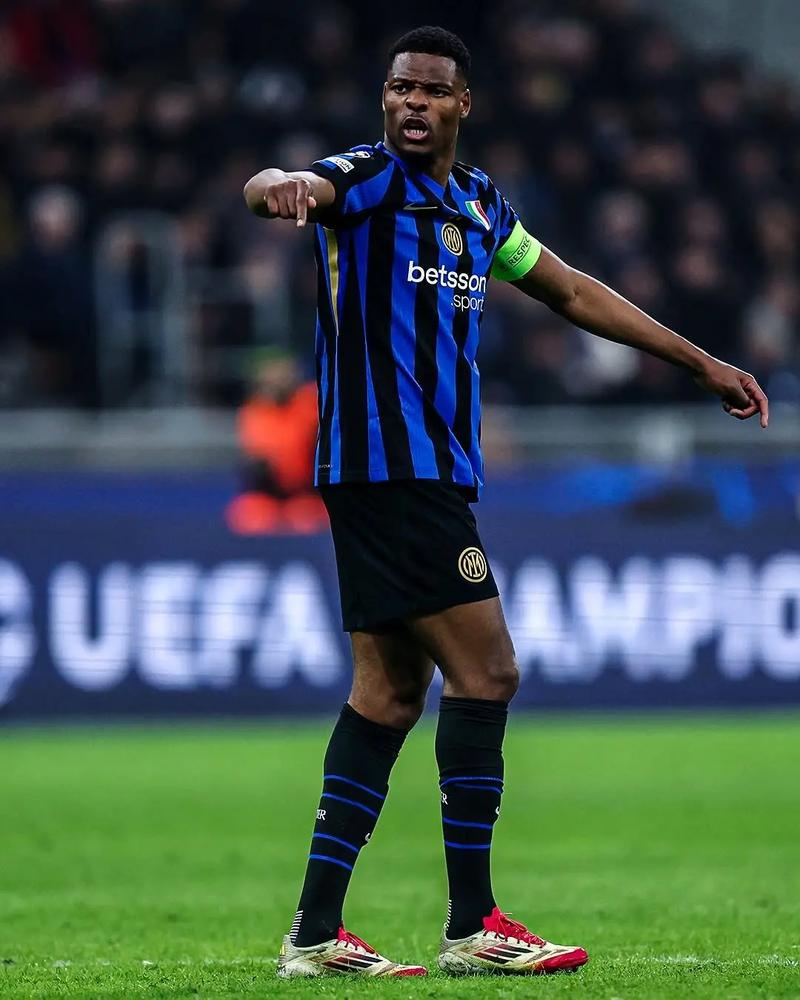 镜报：欧足联驳回水晶宫欧协联赛程调整申请，将面临9天4赛（镜报：欧足联拒绝水晶宫调整欧协联赛程申请，球队将迎来9天4战）