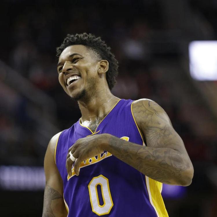 豪门球队赞助商费用曝光！AC米兰2.5亿元 不如曼城和曼联的一半（豪门赞助费大起底：AC米兰仅2.5亿元，不到曼城、曼联的一半）