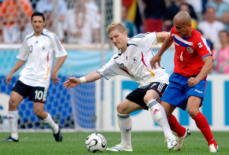 成都蓉城教练组现场观战中韩战，徐正源、金亨镒在场（成都蓉城教练组现身中韩之战现场，徐正源、金亨镒到场观战）