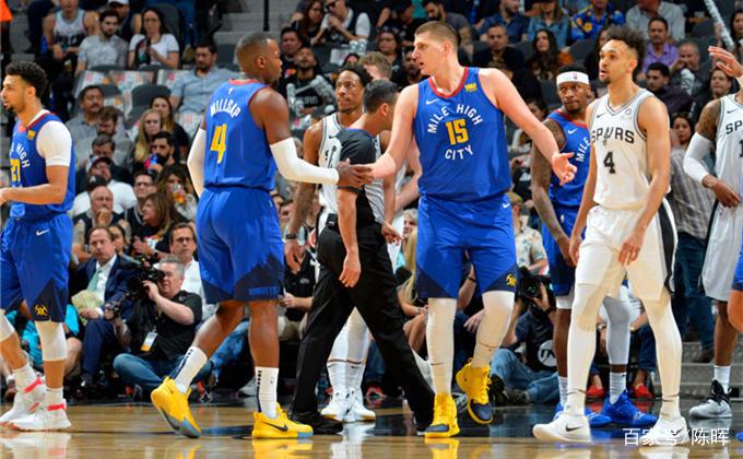 看了四年球了，在专科有一段时间刷抖音频繁给我推多...（看球四年，专科那会儿刷抖音老是给我推多...）