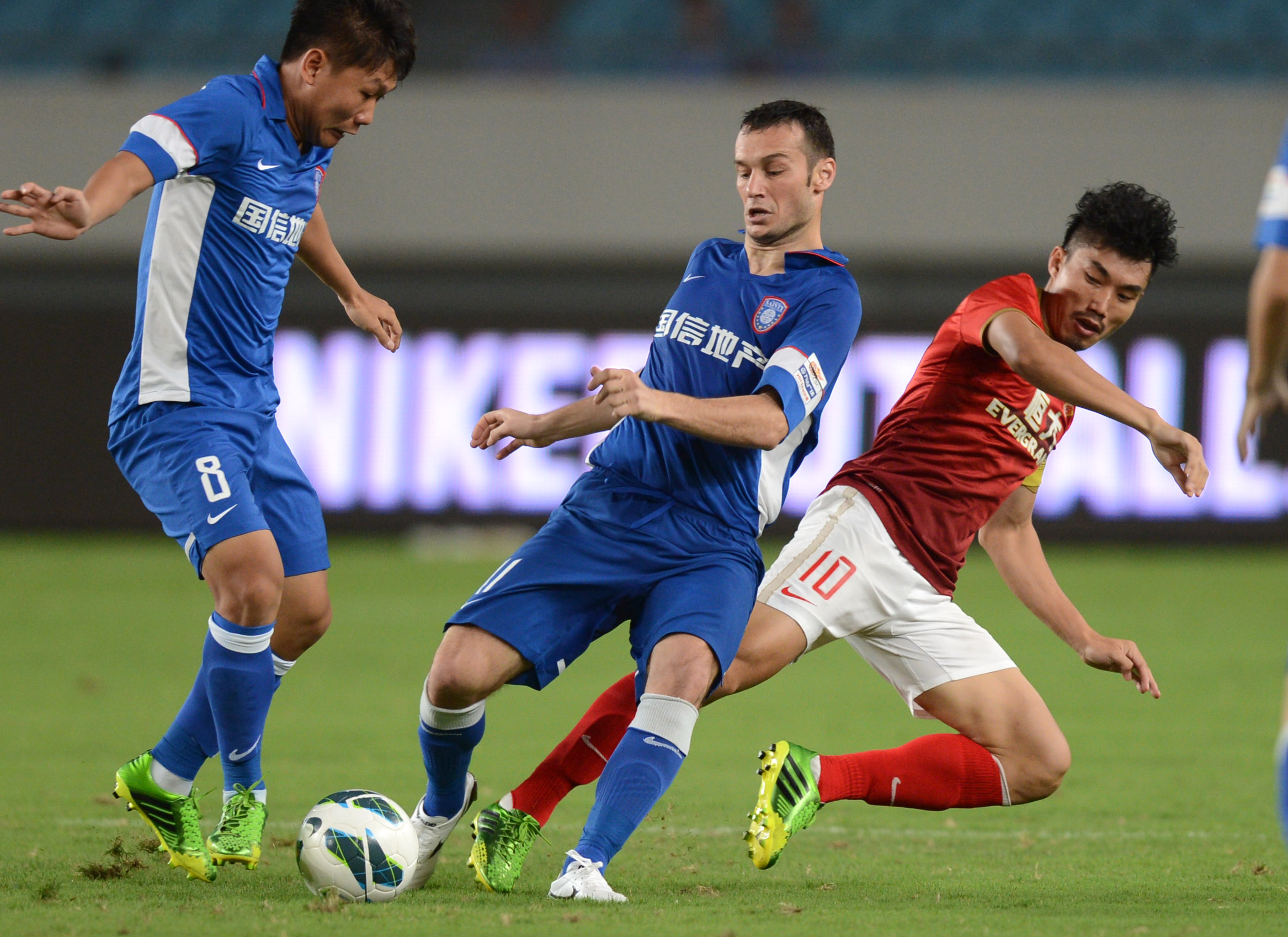 活塞13连胜追平队史纪录！坎宁安24+11带队客场险胜步行者（活塞豪取13连胜追平队史最佳，坎宁安24+11率队客场险克步行者）