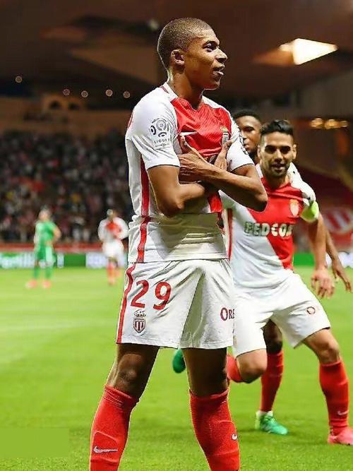 英超第14轮，利物浦、切尔西爆冷，阿森纳巩固领先，曼城或与阿森纳争夺冠军。（英超第14轮：利物浦、切尔西意外失分，阿森纳稳固领跑，曼城或将与枪手争冠）