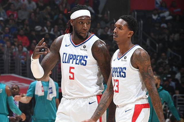 孔帕尼：很高兴戴维斯能及时回归，卡尔攻防两端都非常出色（孔帕尼：戴维斯及时复出令人欣喜，卡尔攻防表现亮眼）