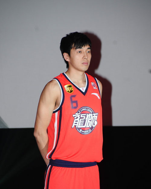 记者：与安哥拉一役，梅西、劳塔罗与阿尔马达或将搭档锋线（记者：对阵安哥拉，梅西、劳塔罗与阿尔马达有望组成锋线三叉戟）