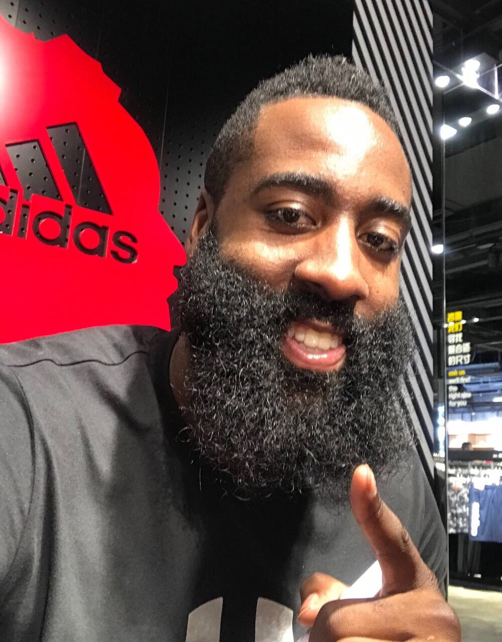 亚当·沃顿的欧冠梦：曼联的挑战与机遇（亚当·沃顿逐梦欧冠：曼联的考验与转机）