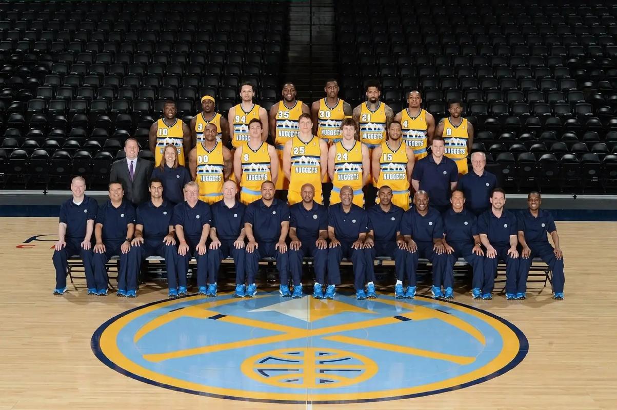 六台嘉宾：阿隆索输曼城就下课，皇马还没官宣是担心欧冠惨败（六台评论：若输曼城阿隆索恐遭下课，皇马迟未官宣因忧欧冠惨败）