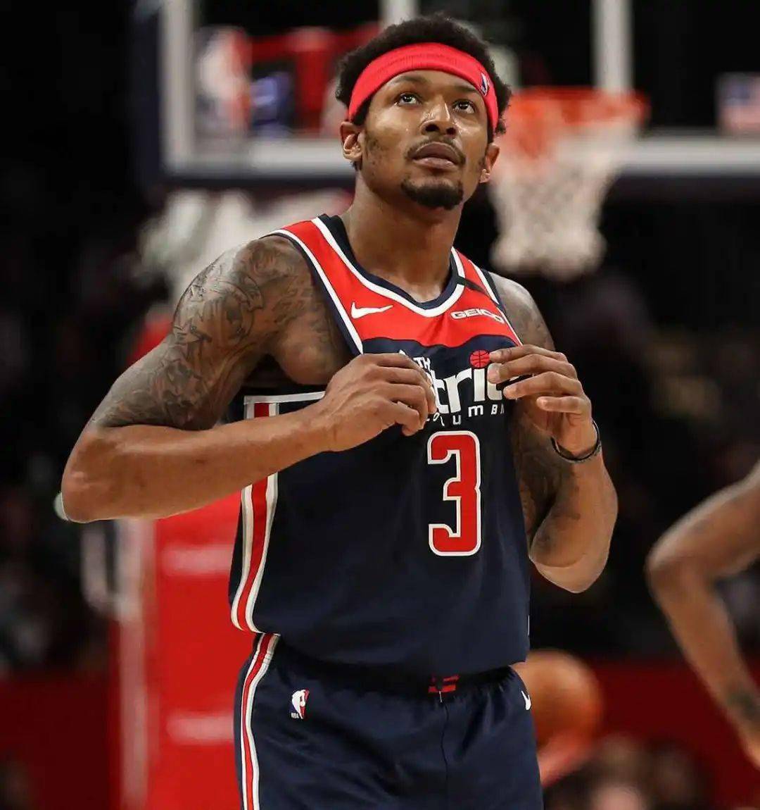 克罗斯评历史最佳11人：C罗左边锋，梅西前腰，马尔蒂尼入选（克罗斯评选史上最佳十一人：C罗出任左边锋，梅西司职前腰，马尔蒂尼在列）