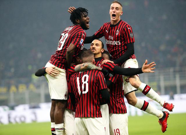 法尔克：凯恩与拜仁愿意续约至2028年，他愿意世界杯后再谈（法尔克：凯恩与拜仁有意将合同续至2028年，谈判将于世界杯后进行）