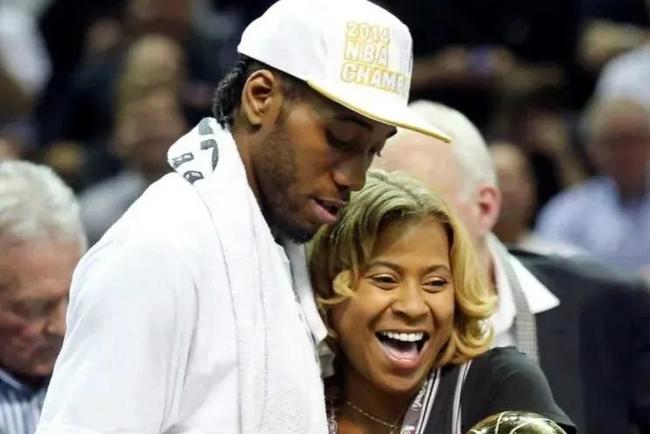 西海岸投资人：盼邵佳一到国足坚持自己打法，球迷要包容他（西海岸投资者：希望邵佳一进入国足并坚持个人风格，呼吁球迷更多包容）