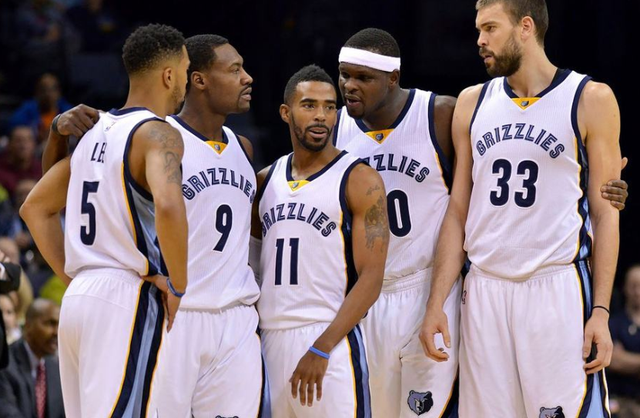 欧冠半场：派尚扳平，格林伍德反超，马赛暂2-1圣吉罗斯（半场欧冠战况：马赛暂2-1领先圣吉罗斯，派尚扳平后格林伍德反超）