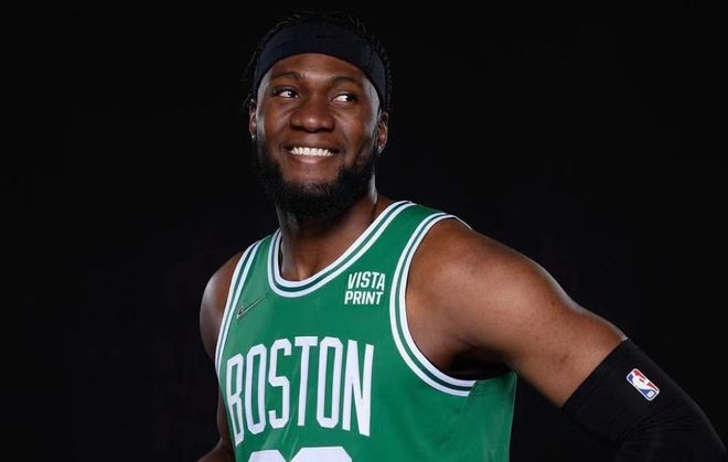 喋喋不休！东契奇对抗杜兰特被吹犯规怒喷吃T 找裁判疯狂摊手抱怨（东契奇对位杜兰特被判犯规怒怼裁判，吃T后仍疯狂摊手抱怨）