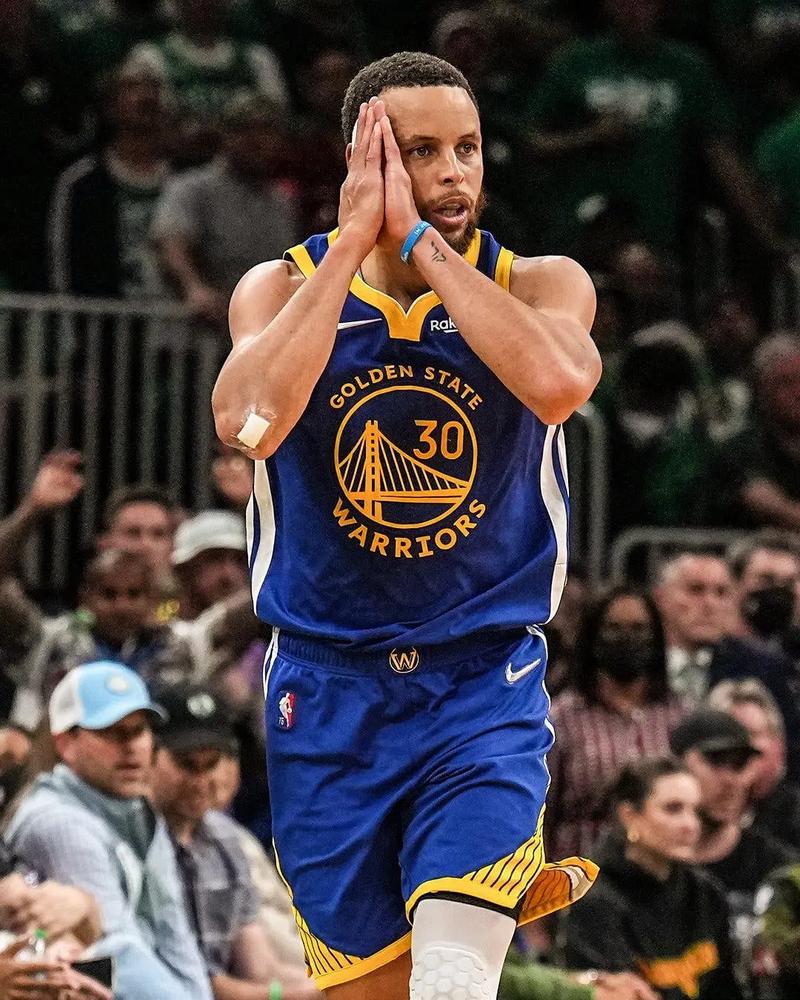 皇马信任18岁天才马斯坦托诺，罗马诺盛赞其未来潜力（18岁新星马斯坦托诺获皇马信赖，罗马诺称其潜力无限）