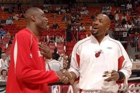 战火中创奇迹！巴勒斯坦力压两大洲冠军头名出线，国足安逸何日醒（战乱中逆袭成奇迹！巴勒斯坦压过两洲冠军夺小组头名，国足安逸几时醒）