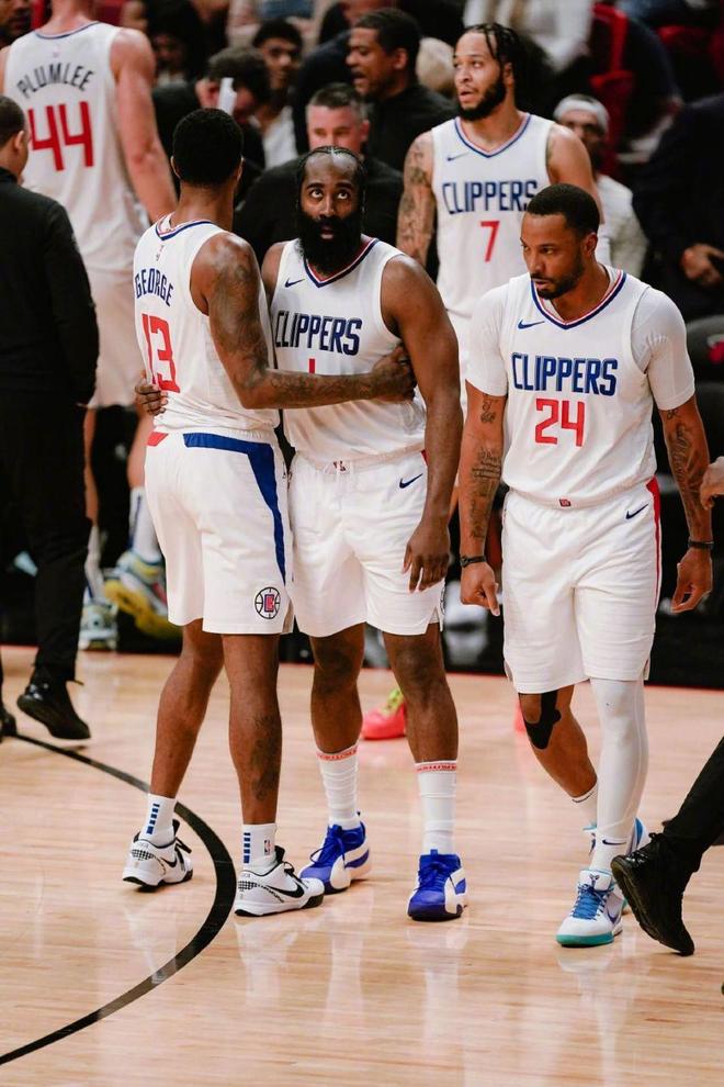 世体：阿尔瓦雷斯缺席马竞今日训练，奥布拉克的状态也存疑（世体：阿尔瓦雷斯未参加马竞今日训练，奥布拉克状态同样成疑）